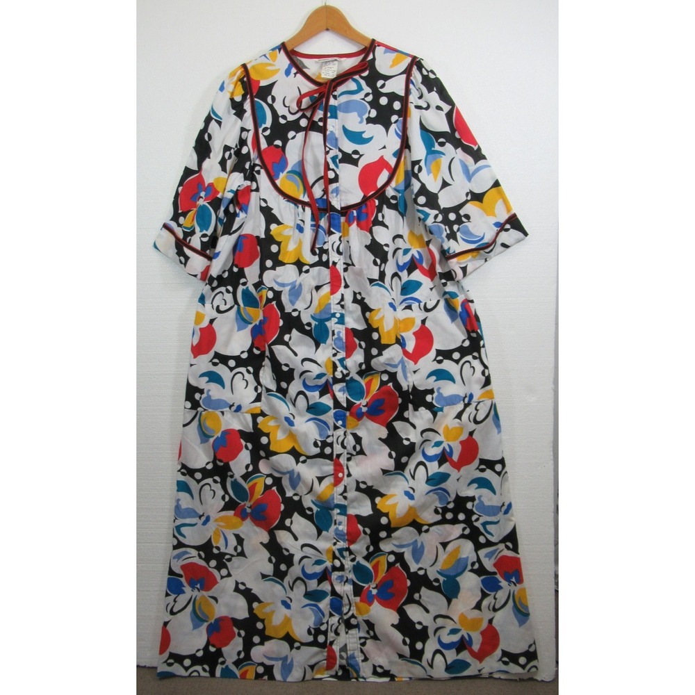 Vintage Models Coat Housedress Robe Women 14 Pockets Floral Muumuu